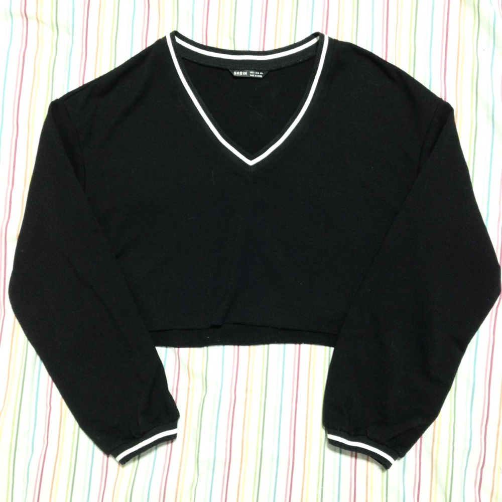 SHEIN V-NECK RAW HEM CROPPED LONG SLEEVE TEE SHIRT